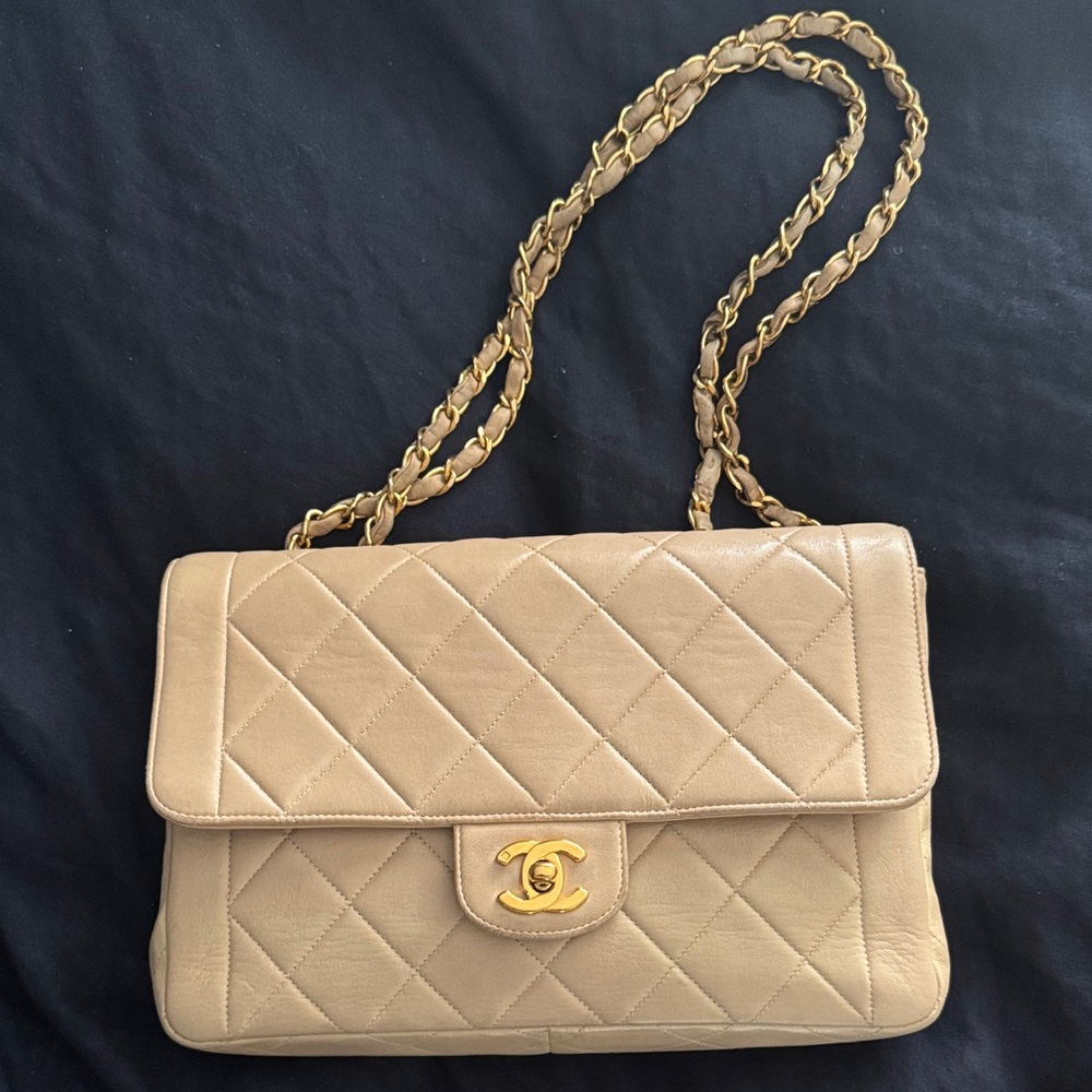 Chanel Beige Quilted CC Flap Bag - Picture 8 of 14
